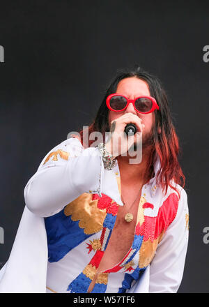 Lulworth, Dorset, 26 luglio 2019. Elvana esibirsi sul palco, Lulworth, Dorset Credito: Alba Fletcher-Park/Alamy Live News Foto Stock