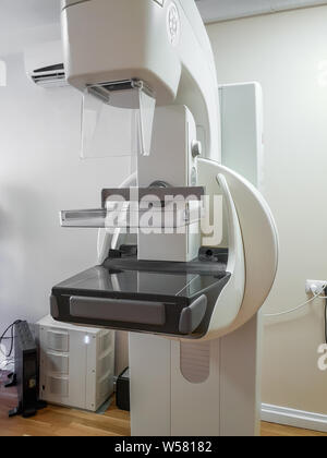 X ray mammografo in un ambulatorio medico e attrezzature mediche Foto Stock