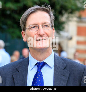 Dominic Grieve QC, MP British politico conservatore, membro del Parlamento (MP) per Beaconsfield, sorridente Foto Stock