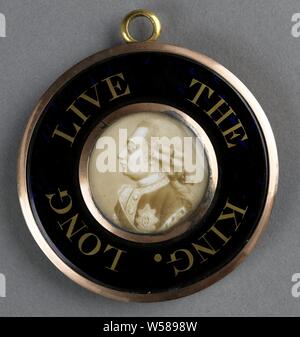 George III (1738-1820), re d'Inghilterra, Ritratto di George III (1738-1820), re d'Inghilterra. Busto di profilo a sinistra. In un telaio con il dire "Viva il re'., George III (Re di Gran Bretagna e di Hannover), anonimo, Inghilterra, 1760 - 1780, avorio, metallo, vetro, h 6 cm × W 5.2 cm × d 0,5 cm Foto Stock