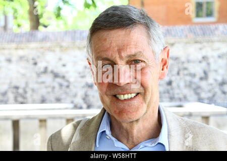 MATHEW PARRIS SCRITTORE POLITICO, EMITTENTE ED EX MEMBRO DEL PARLAMENTO HA RITRATTO A COLLEGE GREEN INTHE CITTÀ DI WESTMINSTER, LONDRA, REGNO UNITO IL 24 LUGLIO 2019. CONSERVATORE. POLITICI BRITANNICI. POLITICA. PAGINA DEL PORTFOLIO RUSSELL MOORE. Foto Stock