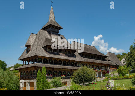 Edificio nel complesso del convento, Barsana, Maramures, Romania Foto Stock