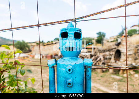 Robot creati con stagno e dipinto di blu. Foto Stock