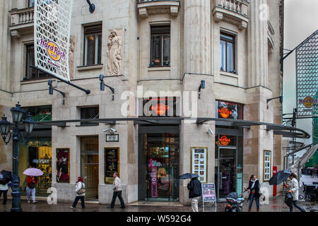 Budapest Ungheria / - 16 Ottobre 2013: Hard Rock Cafe Budapest vista esterna Foto Stock