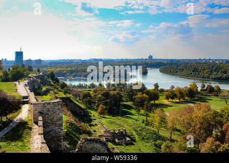 Il Danubio e la Sava, vista dal castello di Kalemegdan. Belgrade Serbia Foto Stock