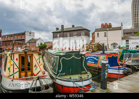 Gas Street Basin stretta imbarcazione marina, un bacino del canale nel centro di Birmingham, Inghilterra Foto Stock