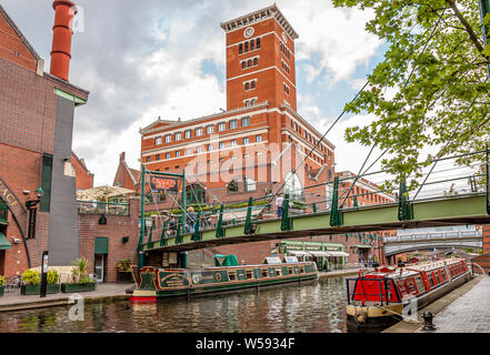 Gas Street Basin stretta imbarcazione marina, un bacino del canale nel centro di Birmingham, Inghilterra Foto Stock