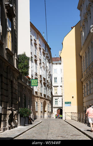 Domgasse, una strada nel centro storico (Altstadt) di Vienna, Austria. Foto Stock