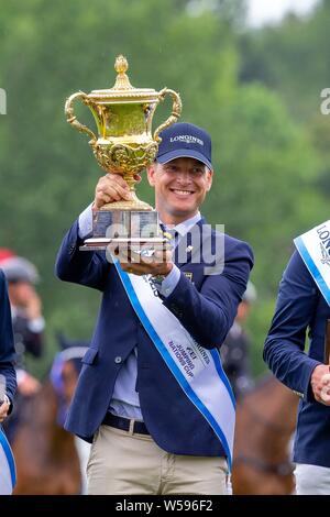 Hickstead, Regno Unito. 26 Luglio, 2019. Vincente squadra svedese soci all'Longines FEI Jumping Nations Cup di Gran Bretagna. Credit Elli Birch/SIP Agenzia fotografica/Alamy live news. Foto Stock