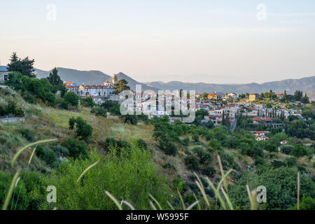 Panorama di Lefkara, un pittoresco villaggio di montagna in Larnaca District di Cipro. Foto Stock