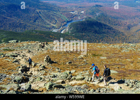 Gli escursionisti sul vecchio percorso briglia, Franconia Ridge, New Hampshire, Stati Uniti d'America. Foto Stock