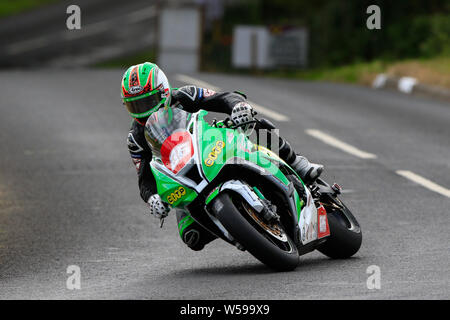 Armoy Irlanda del Nord. 26 Luglio, 2019. Armoy gare su strada la Gara delle leggende; qualifiche; Derek McGee (NJ Doyne/ McGee Kawasaki) qualifica in 2 ° posto in Superbike Credito: Azione Sport Plus/Alamy Live News Foto Stock