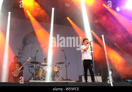 Oxford, Regno Unito. 26 Luglio, 2019. Niente ma i ladri eseguire durante il carrello Music Festival - Prima giornata a Hall Farm, Steventon nei pressi di Oxford. Credito: SOPA Immagini limitata/Alamy Live News Foto Stock