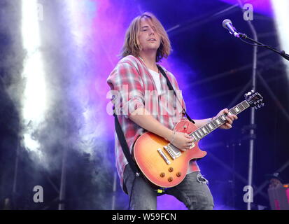 Oxford, Regno Unito. 26 Luglio, 2019. Niente ma i ladri eseguire durante il carrello Music Festival - Prima giornata a Hall Farm, Steventon nei pressi di Oxford. Credito: SOPA Immagini limitata/Alamy Live News Foto Stock