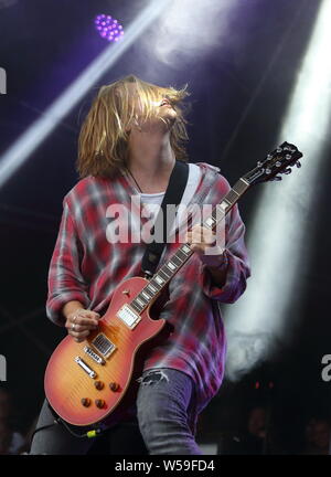 Oxford, Regno Unito. 26 Luglio, 2019. Niente ma i ladri eseguire durante il carrello Music Festival - Prima giornata a Hall Farm, Steventon nei pressi di Oxford. Credito: SOPA Immagini limitata/Alamy Live News Foto Stock