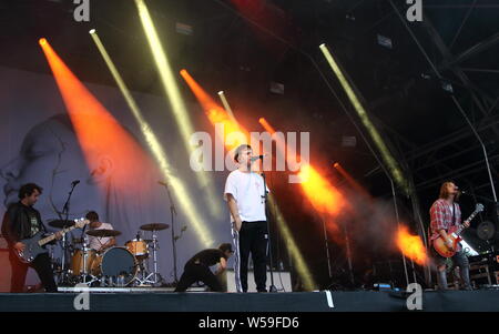 Oxford, Regno Unito. 26 Luglio, 2019. Niente ma i ladri eseguire durante il carrello Music Festival - Prima giornata a Hall Farm, Steventon nei pressi di Oxford. Credito: SOPA Immagini limitata/Alamy Live News Foto Stock