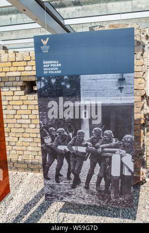 Berlino, Aug 2014: Varsavia Rising 1944 mostra commemorativa dei combattimenti contro i nazisti a Varsavia durante la Seconda Guerra Mondiale la seconda guerra mondiale Foto Stock