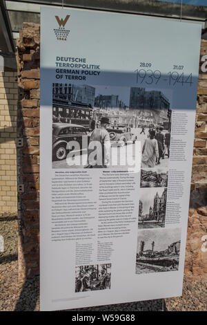 Berlino, Aug 2014: Varsavia Rising 1944 mostra commemorativa dei combattimenti contro i nazisti a Varsavia durante la Seconda Guerra Mondiale la seconda guerra mondiale Foto Stock