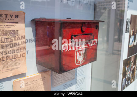 Berlino, Aug 2014: Varsavia Rising 1944 mostra commemorativa dei combattimenti contro i nazisti a Varsavia durante la Seconda Guerra Mondiale la seconda guerra mondiale Foto Stock