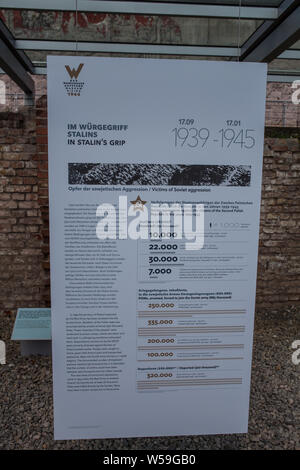 Berlino, Aug 2014: Varsavia Rising 1944 mostra commemorativa dei combattimenti contro i nazisti a Varsavia durante la Seconda Guerra Mondiale la seconda guerra mondiale Foto Stock