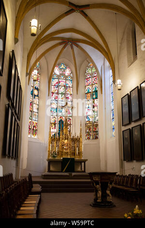 La Thomaskirche (Chiesa di San Tommaso) a Lipsia, in Germania, una chiesa gotica famosa per il suo cantore, J. S. Bach. L'altare è dove Bach è sepolto. Foto Stock
