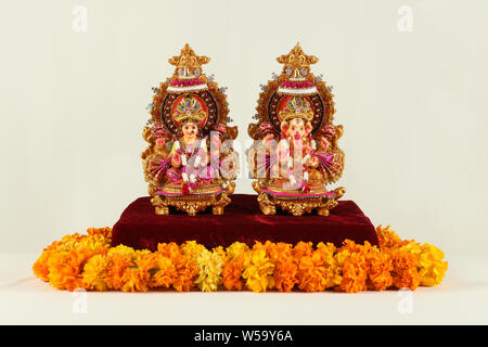 Scultura di Lakshmi e Ganesha Foto Stock