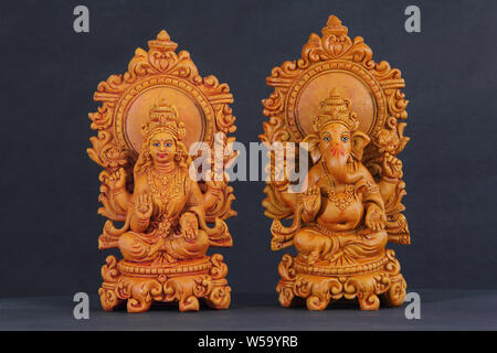 Scultura di Lakshmi e Ganesha Foto Stock