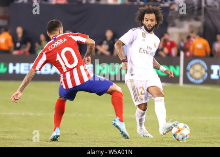 East Rutherford, Stati Uniti. 26 Luglio, 2019. Il Real Madrid è Marcelo e Atletico Madrid è Correa partita valevole per l'International Champions Cup a MetLife Stadium di East Rutherford negli Stati Uniti il venerdì notte, 26th. Credito: Brasile Photo Press/Alamy Live News Foto Stock