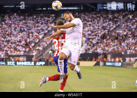 East Rutherford, Stati Uniti. 26 Luglio, 2019. Pericolo di Real Madrid e Kieran Trippier di Atletico Madrid gioco valido per l'International Champions Cup a MetLife Stadium di East Rutherford negli Stati Uniti il venerdì notte. Credito: Brasile Photo Press/Alamy Live News Foto Stock