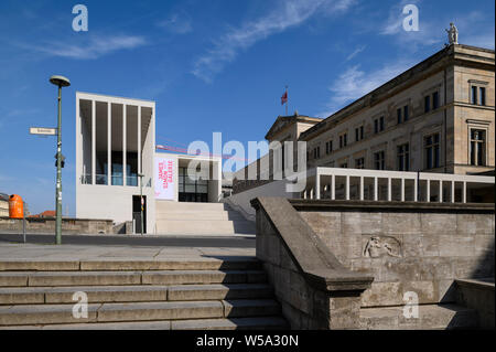 Berlino. Germania. James Simon Galerie, serve come il nuovo edificio di ingresso per il museo Island, da David Chipperfield Architects, 1999-2018. Foto Stock