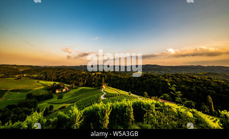 Famoso a forma di cuore ad street a vigneti in Slovenia vicino al confine con l'Austria Stiria sud. destinazione turistica Foto Stock