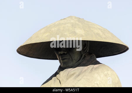 Shinran Shonin statua nel Tempio Shitennoji, Osaka, Giappone. Foto Stock