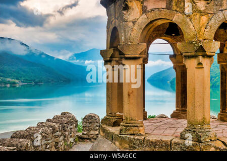 Il castello di Ananuri complessa, Ananuri, Georgia Foto Stock