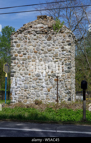 SARATOGA COUNTY, NEW YORK, Stati Uniti d'America - 11 Maggio 2018: Rose Hill Water Tower, costruita intorno al 1917, utilizzato fino a 1970s. Foto Stock