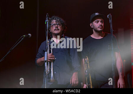 Roma, Italia. 26 Luglio, 2019. Roy Paci e Aretuska a Porta di Roma Live. Credito: Daniela Franceschelli/Pacific Press/Alamy Live News Foto Stock