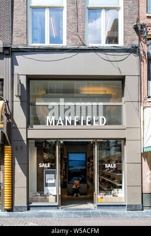 Manfield succursale in Amsterdam, Paesi Bassi. Manfield è una scarpa olandese rivenditore con circa 50 negozi nei Paesi Bassi, in Belgio e in Germania. Foto Stock