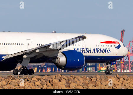 British Airways Boeing 777 grande aereo commerciale decollo dall'Aeroporto di Sydney. Foto Stock