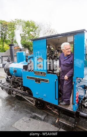 Il 1918 0-4-0WT steam loco 'Douglas' a Tywyn Wharf stazione sul Talyllyn - il primo al mondo il patrimonio conservato ferroviarie, Gwynedd, Wales, Regno Unito Foto Stock