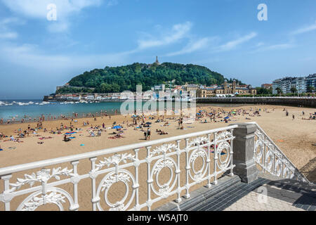 Concha Bay e le spiagge Kontxa in San Sebastian Foto Stock