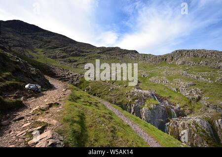 La testa dei pontili Gill sotto Scafell Pike Foto Stock