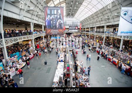 Londra - Luglio 27, 2019: una vista generale durante il London Film & Fumetto Con 2019 presso il Centro Espositivo di Olympia, Hammersmith. Solo uso editoriale Foto Stock