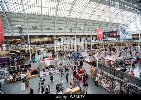 Londra - Luglio 27, 2019: una vista generale durante il London Film & Fumetto Con 2019 presso il Centro Espositivo di Olympia, Hammersmith. Solo uso editoriale Foto Stock