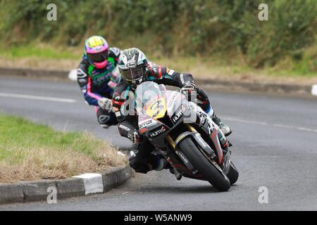 Armoy, Irlanda del Nord. 27 Luglio, 2019. Armoy gare su strada la Gara delle leggende; Michael Dunlop in stallo il suo MD Racing Honda sulla linea di partenza della gara SuperSport Credito: Azione Sport Plus/Alamy Live News Foto Stock