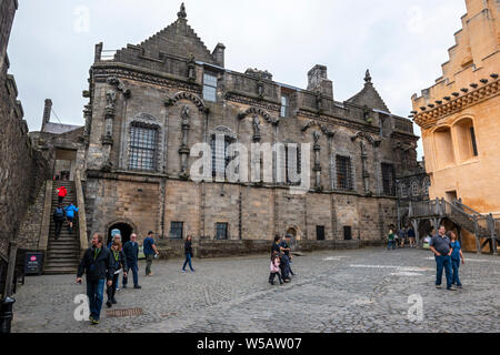 Il Palazzo Reale visto dalla superficie esterna di chiudere, con la sala grande a destra - il Castello di Stirling, Scozia, Regno Unito Foto Stock