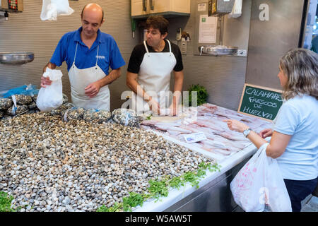 Il magnifico pesce e di mercato di shell in Andalusia Malaga, Spagna Foto Stock