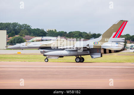 Swedish Air Force C-130H Hercules catturato al 2019 Royal International Air Tattoo di Fairford RAF. Foto Stock