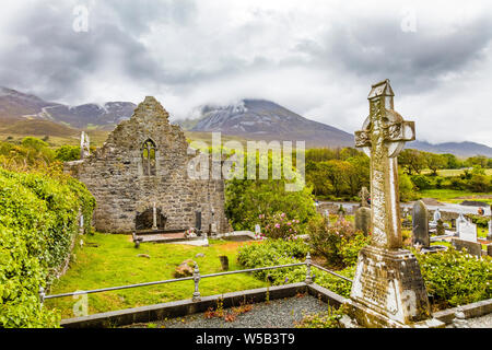 Le rovine del Convento Murrisk fondata 1457 da Frairs agostiniano sulla costa sud della Baia di Clew nella contea di Mayo in Irlanda Foto Stock