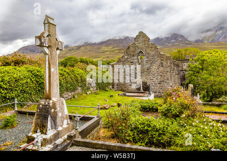 Le rovine del Convento Murrisk fondata 1457 da Frairs agostiniano sulla costa sud della Baia di Clew nella contea di Mayo in Irlanda Foto Stock