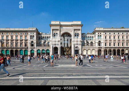 Galleria Vittorio Emanuele II e la Piazza del Duomo di Milano, Italia Foto Stock