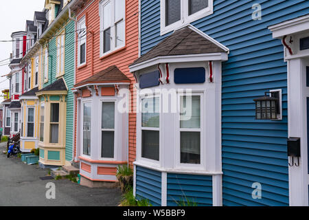 Riga di colorate case di St John's Newfoundland, Canada Foto Stock